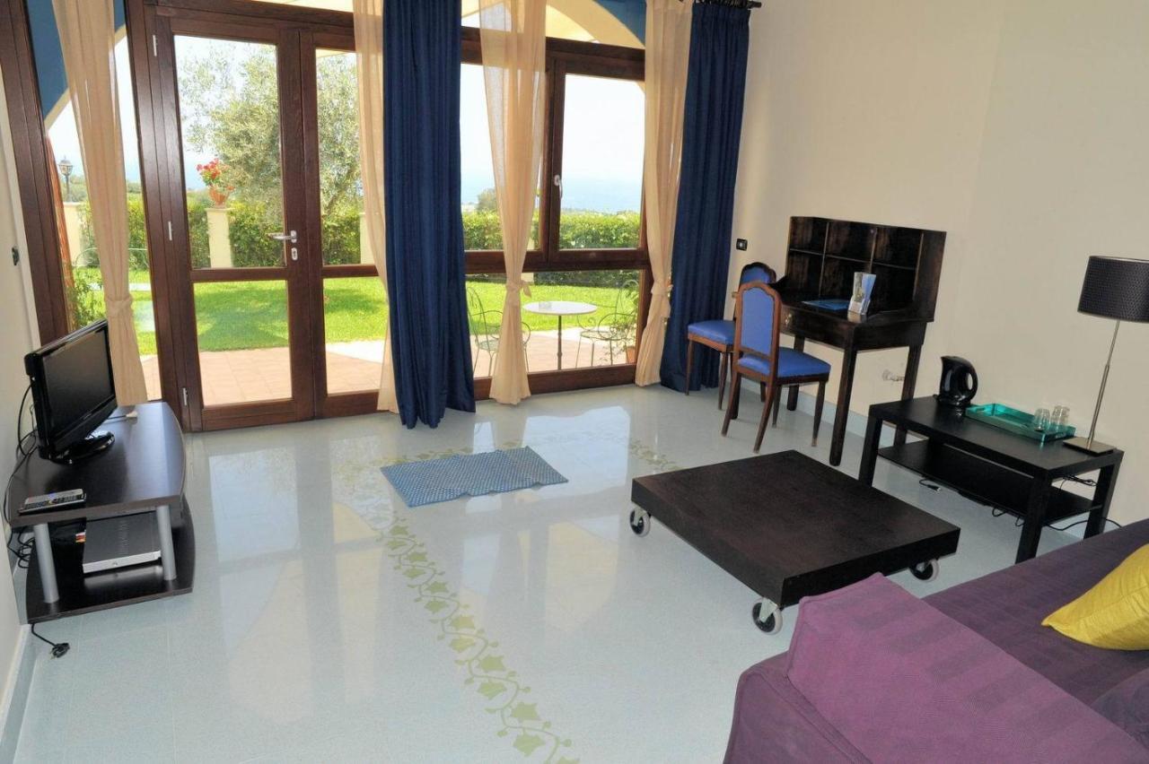 Tenuta Santa Tecla Acireale Bilik gambar